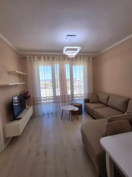 Tirane, jepet me qera 1+1 Kati 7, 400 € (Univers city)