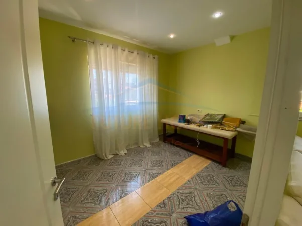 Qera, Apartament , prane Casa Italia, Tirane 0696069906