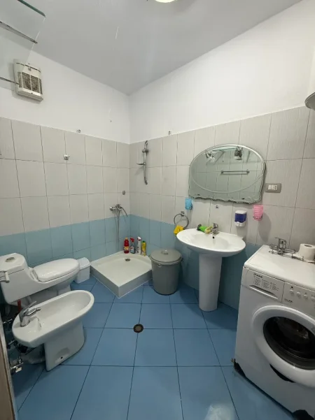 Tirane, jepet me qera apartament 2+1+Ballkon Kati 1, 1 m² 550 € (Spiro Floqi)
