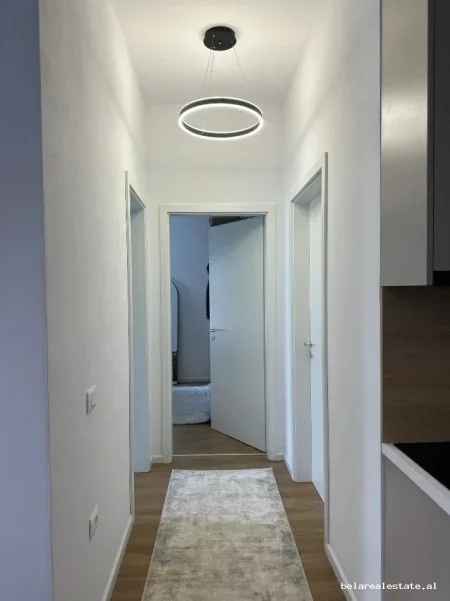 Tirane, jepet me qera apartament 2+1 Kati 8, 80 m² 570 € (ali demi)