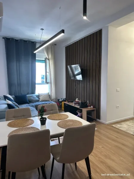 Tirane, jepet me qera apartament 2+1 Kati 8, 80 m² 570 € (ali demi)