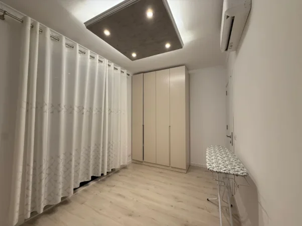 Tirane, jepet me qera apartament 2+1+Ballkon , 80,000 ALL/muaj (Perball Casa Italia)