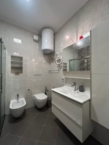 Tirane, jepet me qera apartament 3+1+Ballkon , 126 m² 85,000 ALL/muaj (Jordan Misja, Prokuroria)