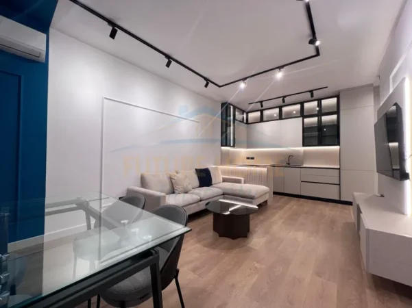 Tirane, jepet me qera apartament 1+1+Ballkon Kati 8, 70 m² 800 € (Porcelan)