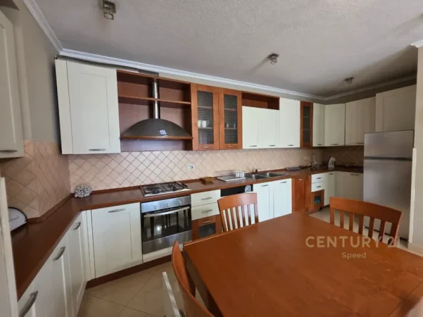 Tirane, jepet me qera apartament 2+1+Ballkon Kati 11, 139 m² 1.200 € (blloku brigada e Vlll)