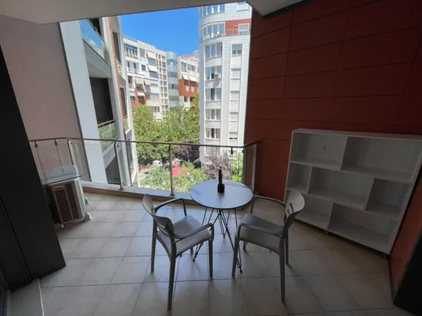 Apartament Premium ME Qera✨️: 1+1 +1 🅿️Post Parkimi - 📍Rruga e Kosovareve (Prane Liqenit Artificial) - 950€/Muaj - Pallat i Ri⚜️ - K.2 - 80m²