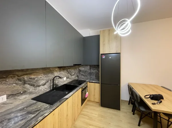 Shqiperi, jepet me qera 1+1+Ballkon Kati 3, 65 m² 650 € 
