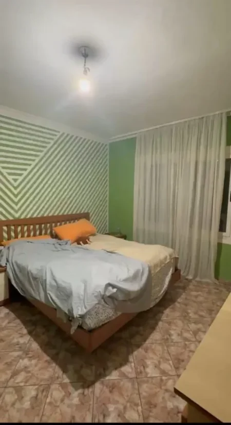 Tirane, jepet me qera apartament 1+1 Kati 4, 100 m² 450 € (Rruga e Durrësit)