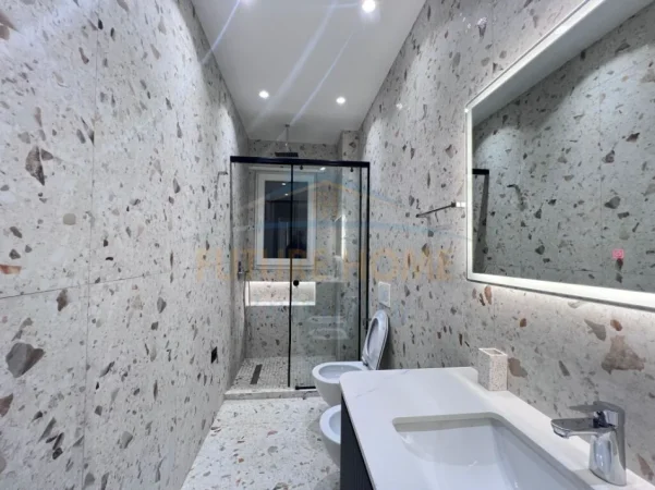 Tirane, jepet me qera apartament 1+1+Ballkon , 69 m² 800 € (Porcelan)