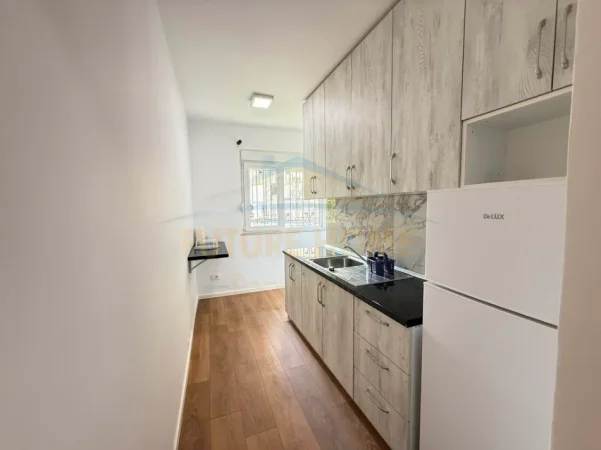 Tirane, shitet apartament 1+1+Aneks+Ballkon Kati 2, 64 m² 129.000 € (Laprake)