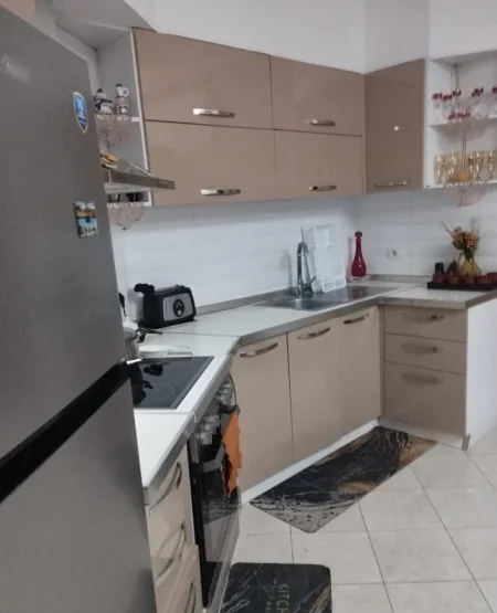 Tirane, jepet me qera apartament 2+1 Kati 1, 112 m² 500 € (Yzberisht)