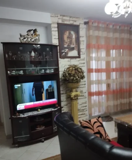 Tirane, jepet me qera apartament 2+1 Kati 1, 112 m² 500 € (Yzberisht)