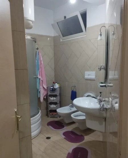 Tirane, jepet me qera apartament 2+1 Kati 1, 112 m² 500 € (Yzberisht)