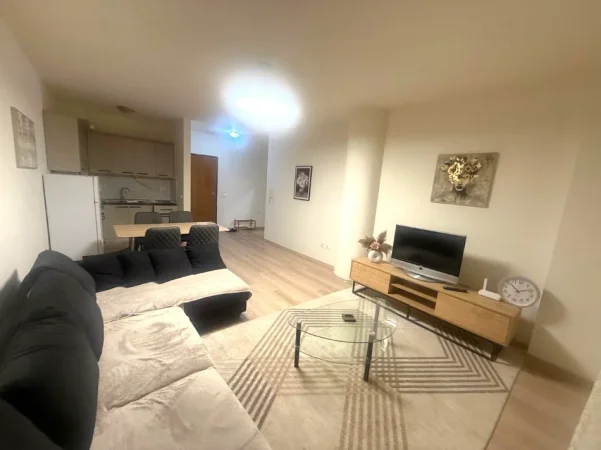 Tirane, jepet me qera apartament 1+1 , 90 m² 600 € 