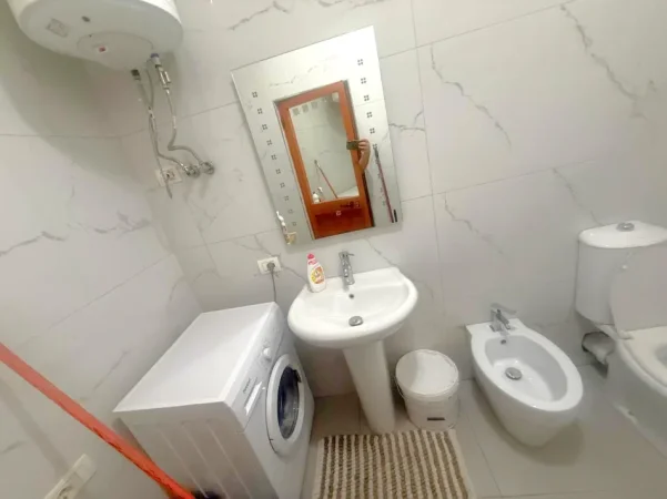 Tirane, jepet me qera apartament 1+1 , 90 m² 600 € 