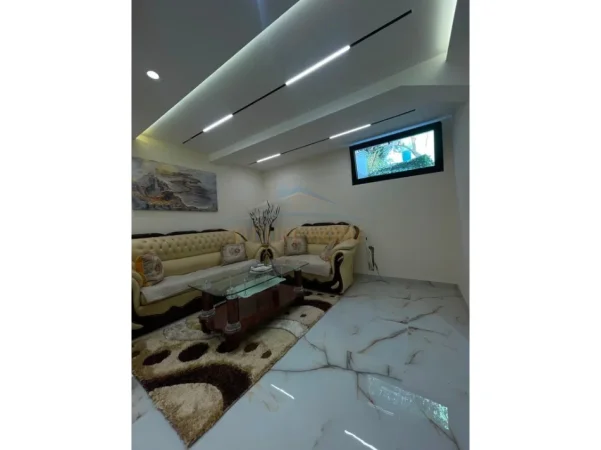 Tirane, jepet me qera apartament 2+1+Ballkon Kati 0, 108 m² 800 € (Rruga e Elbasanit)