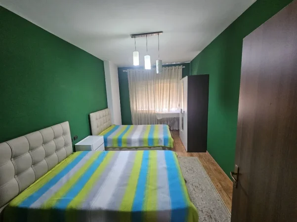 Tirane, jepet me qera apartament 2+1 Kati 7, 100 m² 500 € (Bar Sorriso Astir)
