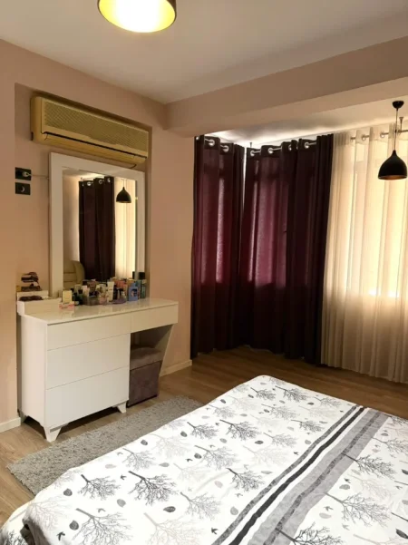 Tirane, jepet me qera apartament 1+1 Kati 3, 74 m² 500 € (Rruga e Dibres/Fakulteti i Mjeksise)