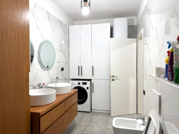 Tirane, jepet me qera Apartament 1+1 Kati 1, 65 m²,Çmimi 50.000 Lekë të Reja, tek  Rruga Dibrës, Tiranë