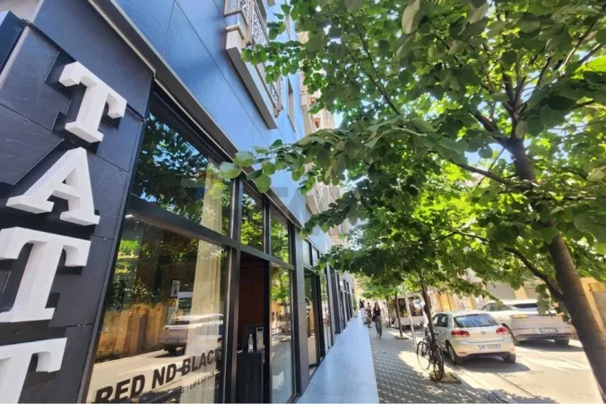 Tirane, jepet me qera apartament 1+1+Ballkon Kati 3, 62 m² 600 € (Frosina Plaku)