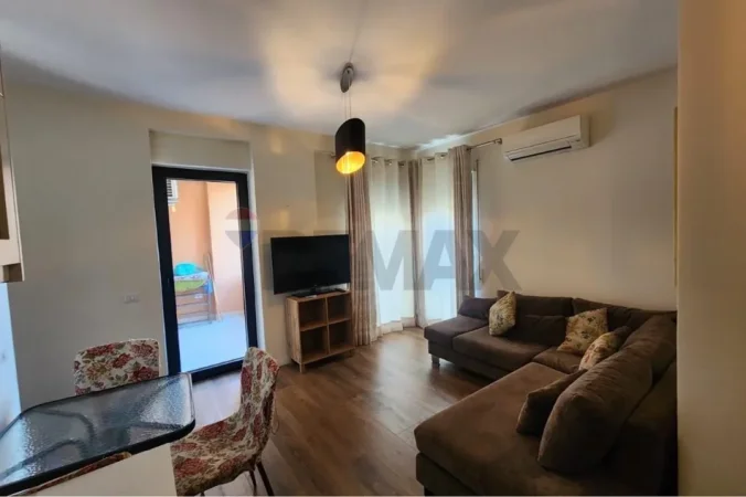 Tirane, jepet me qera apartament 1+1+Ballkon Kati 3, 62 m² 600 € (Frosina Plaku)