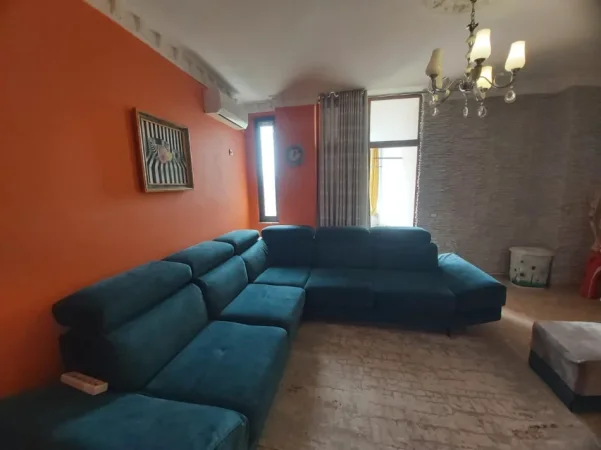 Tirane, jepet me qera Apartament 2+1 Kati 6, 95 m², Çmimi 55.000 Lekë të Reja,tek Kompleksi Grand, Tregu Elektrik, Tiranë)
