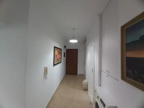 Tirane, jepet me qera Apartament 2+1 Kati 6, 95 m², Çmimi 55.000 Lekë të Reja,tek Kompleksi Grand, Tregu Elektrik, Tiranë)