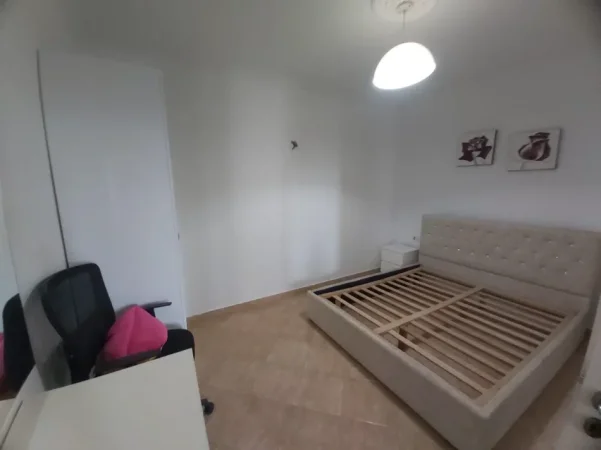 Tirane, jepet me qera Apartament 2+1 Kati 6, 95 m², Çmimi 55.000 Lekë të Reja,tek Kompleksi Grand, Tregu Elektrik, Tiranë)