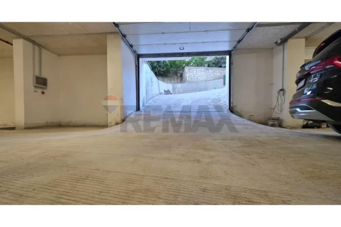 Vlore, shitet garazh | post parkimi Kati -1, 27 m² (Rruga Dush Strati, Vlore)