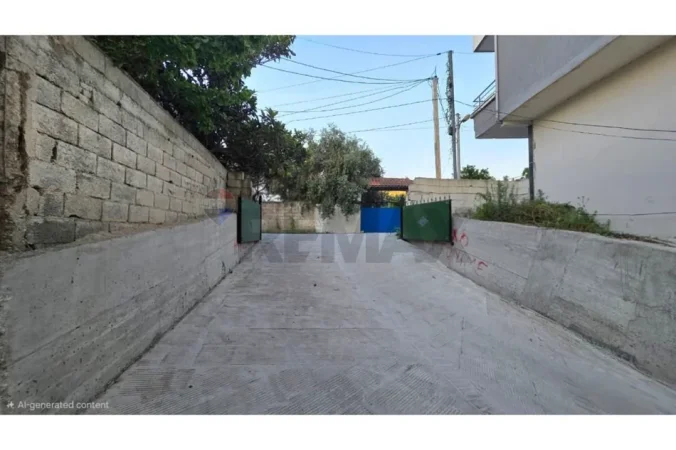 Vlore, shitet garazh | post parkimi Kati -1, 27 m² (Rruga Dush Strati, Vlore)