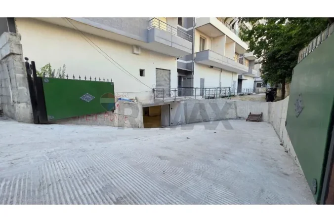 Vlore, shitet garazh | post parkimi Kati -1, 27 m² (Rruga Dush Strati, Vlore)