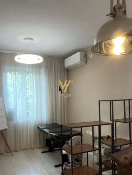 Tirane, jepet me qera zyre Kati 2, 50 m² 670 € (KINEMA AGIMI)