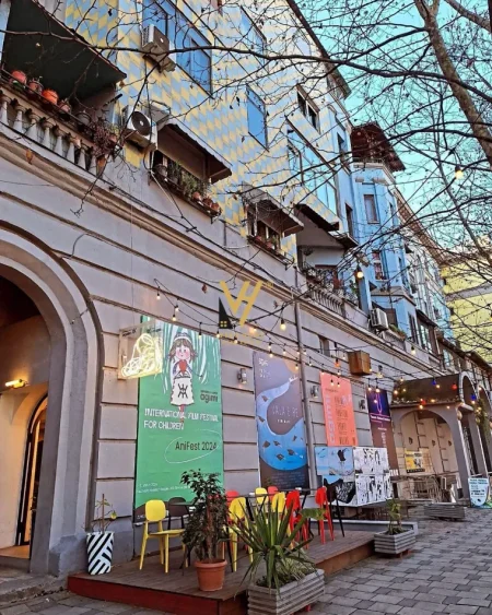 Tirane, jepet me qera zyre Kati 2, 50 m² 670 € (KINEMA AGIMI)