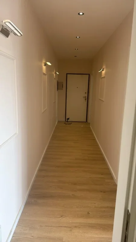 Tirane, jepet me qera zyre Kati 7, 85 m² 700 € (ISH SHESHI SHQIPONJA)