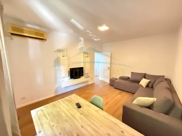 Tirane, shitet apartament 1+1+Aneks Kati 2, 65 m² 129.000 € (Laprake)