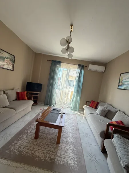 Tirane, jepet me qera apartament 2+1 Kati 6, 500 € (Qendra Globe, Rruga e Kavajes)