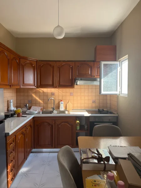 Tirane, jepet me qera apartament 2+1 Kati 6, 500 € (Qendra Globe, Rruga e Kavajes)