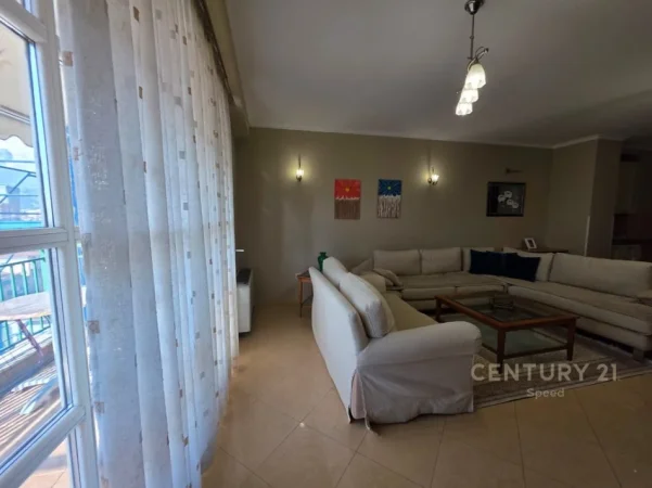 Tirane, jepet me qera apartament 2+1 Kati 13, 119 m² 1.200 € (Bllok)