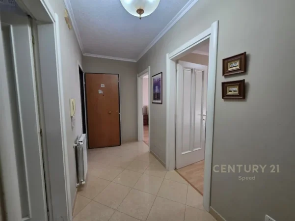 Tirane, jepet me qera apartament 2+1 Kati 13, 119 m² 1.200 € (Bllok)