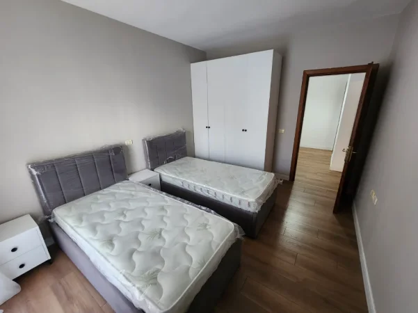 Tirane, jepet me qera apartament 2+1+Ballkon Kati 2, 125 m² 700 € (prane big market)
