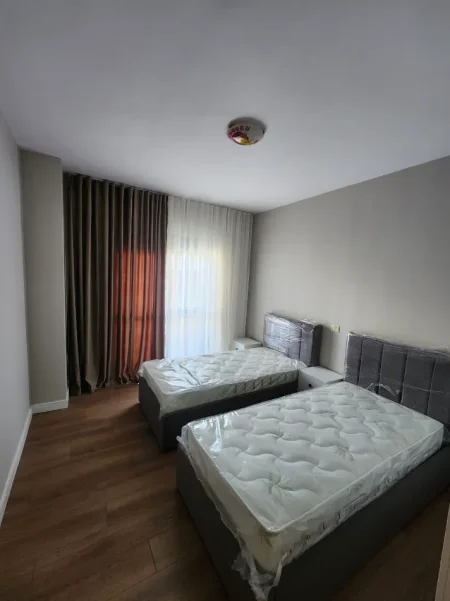 Tirane, jepet me qera apartament 2+1+Ballkon Kati 2, 125 m² 700 € (prane big market)