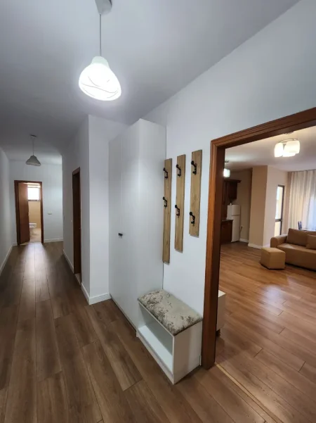 Tirane, jepet me qera apartament 2+1+Ballkon Kati 2, 125 m² 700 € (prane big market)