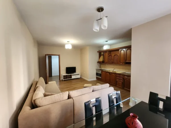 Tirane, jepet me qera apartament 2+1+Ballkon Kati 2, 125 m² 700 € (prane big market)