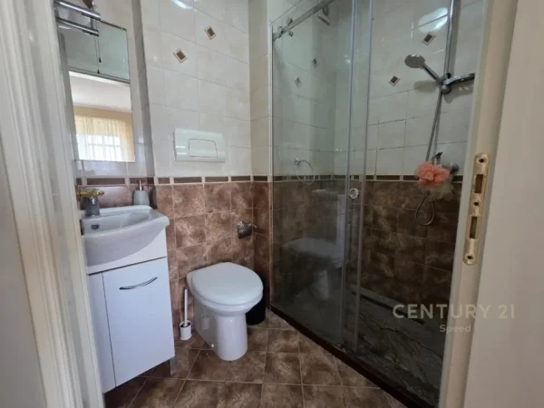 Tirane, jepet me qera apartament 2+1 Kati 11, 139 m² 1.200 € (Blloku SPEED143550)