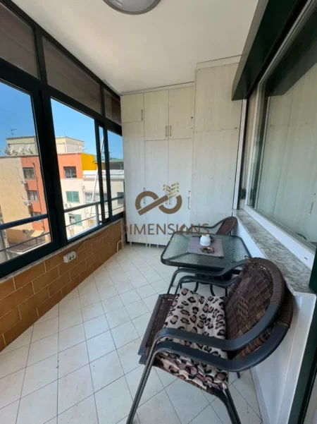 Tirane, jepet me qera apartament 2+1+Ballkon , 95 m² 850 € (21 dhjetori)