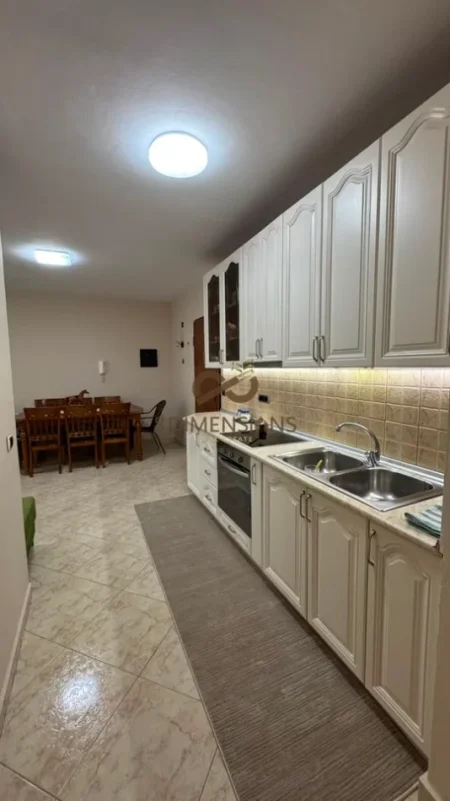 Tirane, jepet me qera apartament 2+1+Ballkon , 95 m² 850 € (21 dhjetori)