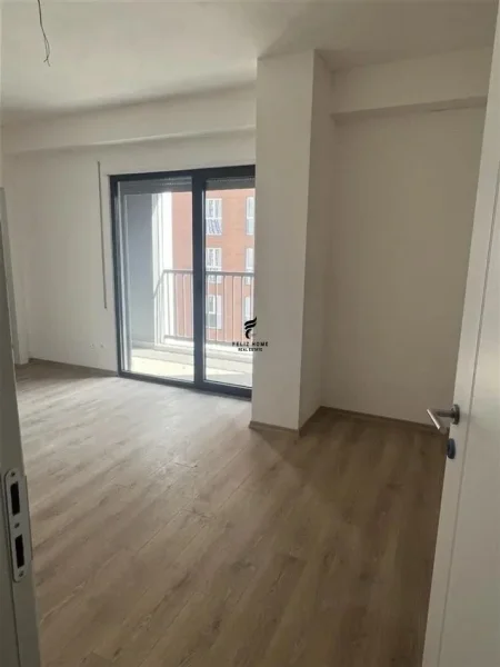 Tirane, jepet me qera zyre Kati 3, 116 m² 800 € (BULEVARDI I RI)