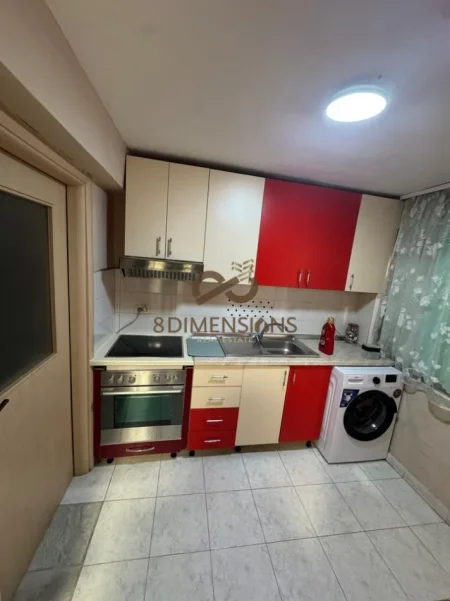 Tirane, jepet me qera apartament 1+1 Kati 1, 70 m² 450 € (pazari ri)