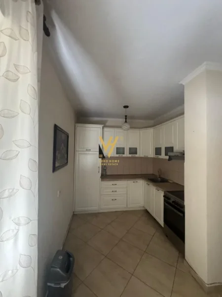Tirane, jepet me qera apartament 2+1+Ballkon Kati 3, 110 m² 650 € (DON BOSKO)