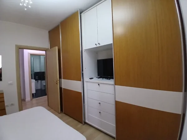 Tirane, jepet me qera apartament 2+1+Ballkon Kati 6, 75 m² 550 € (Ali dem / Burgu I grave)